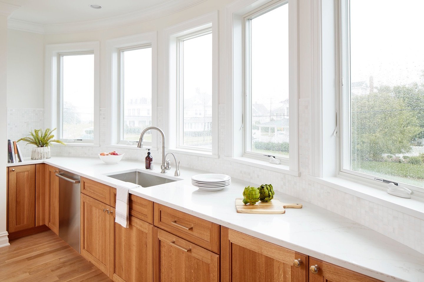 A stunning view, no matter the weather 🌧️. This kitchen feels open an airy to see the waterfront, from any angle in the room!

Designers: @comfort.designs 
Kitchen Cabinetry by: @spyglassdesign 
Vendors: @bedrockgranite @besttile