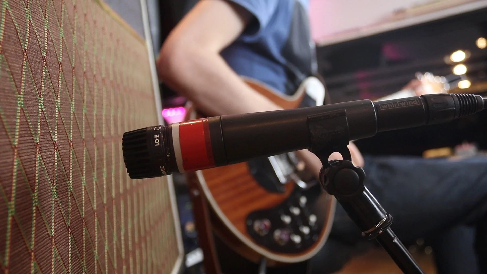recording electric guitar amp close mic sm57.jpg