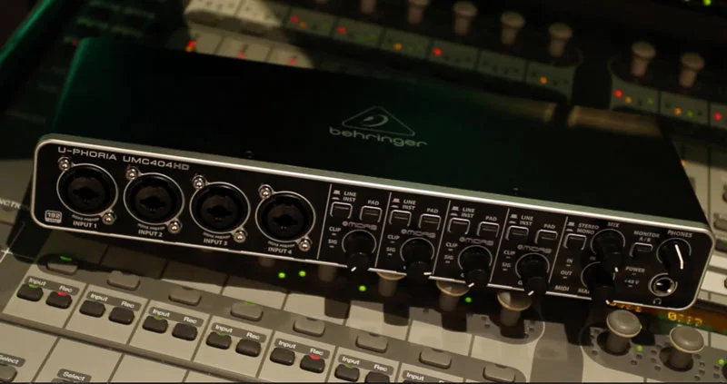 Behringer+U-Phoria+UMC404HD.jpg