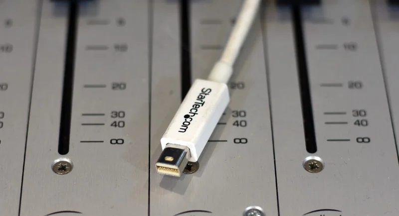 Thunderboolt-Cable.jpg