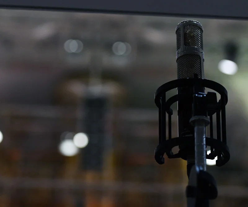 A Vanguard Audio Labs V44S Stereo mic at the Front Of House position as the stereo room mic