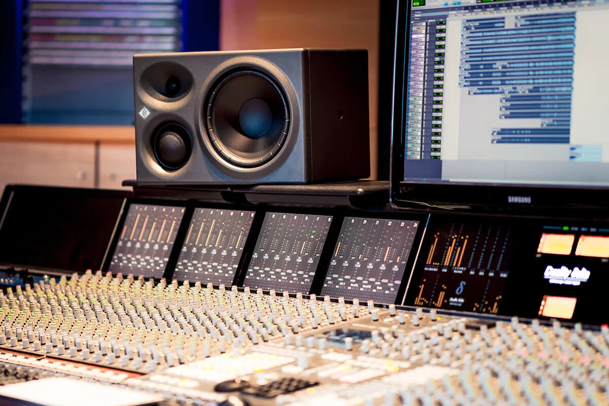 KH 310 In Studio