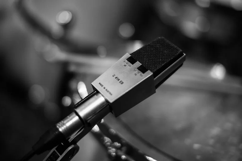 An old AKG 414EB (the sort of 414 I actually like) on Floor Tom.