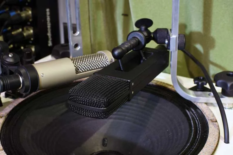 JZ Black Hole BH-2 close to the guitar speaker