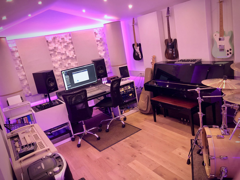 sonarworks-speaker-calibration-studio-monitors-two-studios.jpg