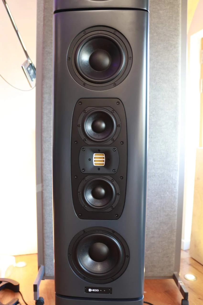 sealed studio monitors