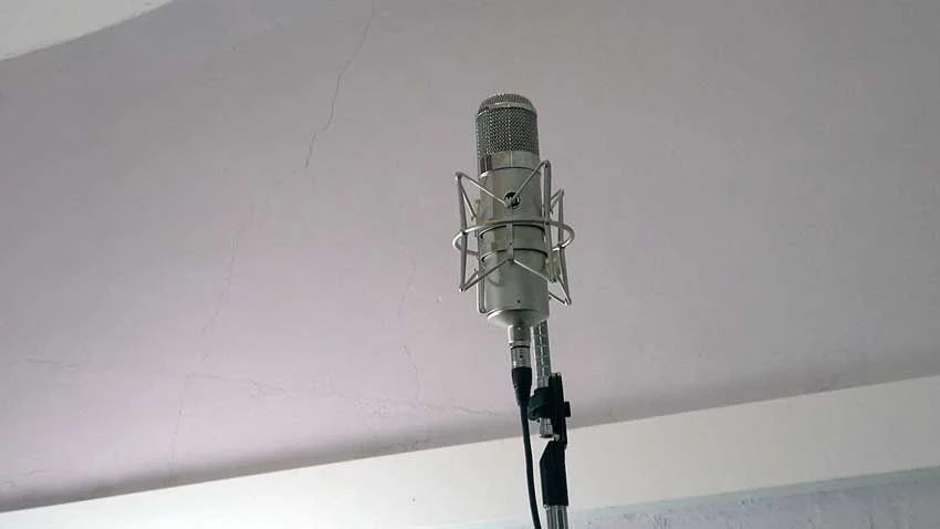 Warm Audio WA 47 Valve microphone set to omni being used as part of a stereo room mic set up.