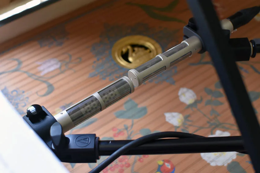 Blumlein stereo pair of Audio Technica At4081 ribbon microphones.