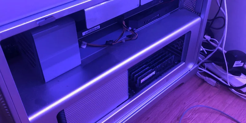 keeping-a-recording-studio-clean-from-dust-and-dirt-how-to-clean-studio-computer.jpg