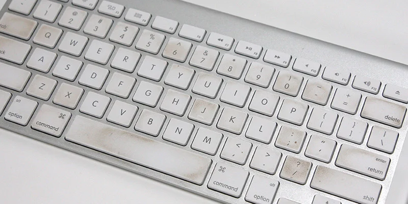 cleaning-your-recording-studio-computer-keyboard-dirt.jpg