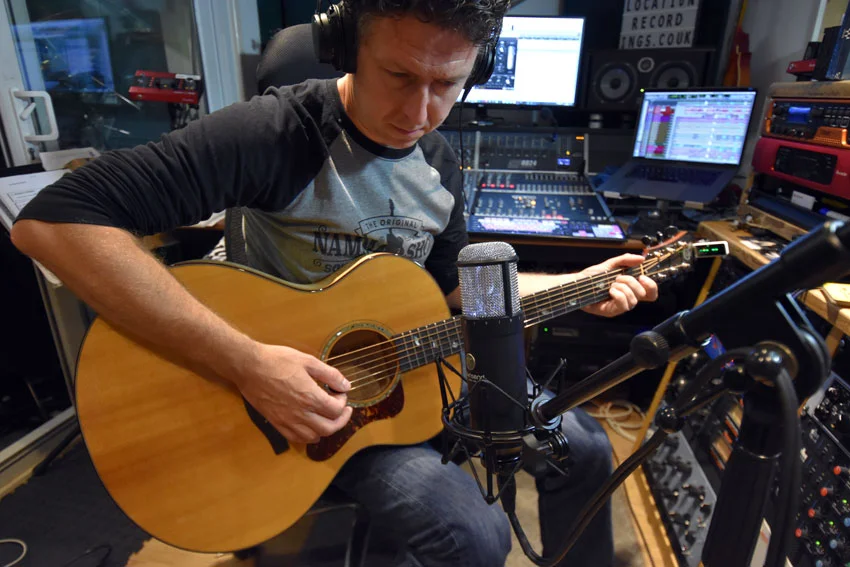 Using the Townsend Labs Sphere L22 to record acoustic guitar.