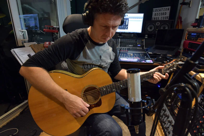 Using the Sontronics Delta 2 ribbon microphone to record acoustic guitar.