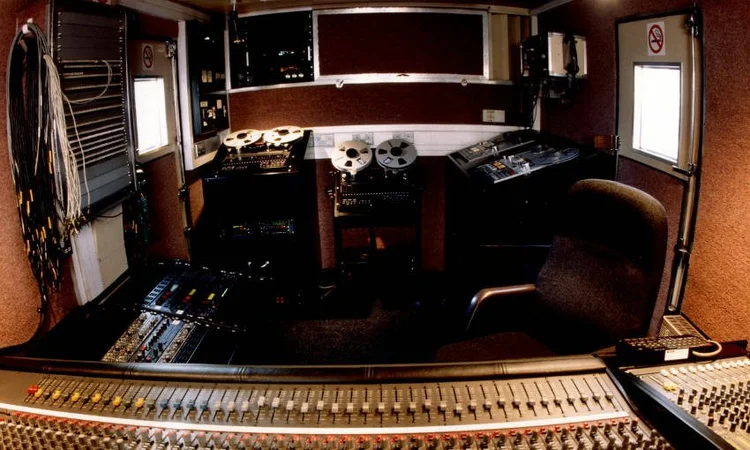 Tascam DA88 - Was This The ADAT Killer? | Production Expert