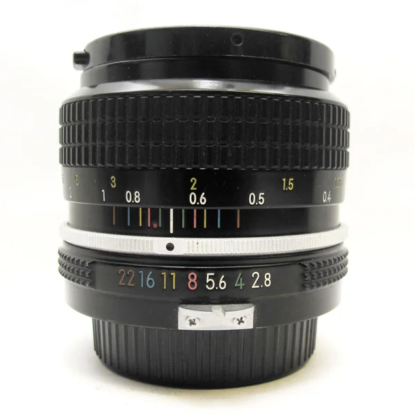 35mm f2.8 Nikkor Day: 5$ Week: 15$
