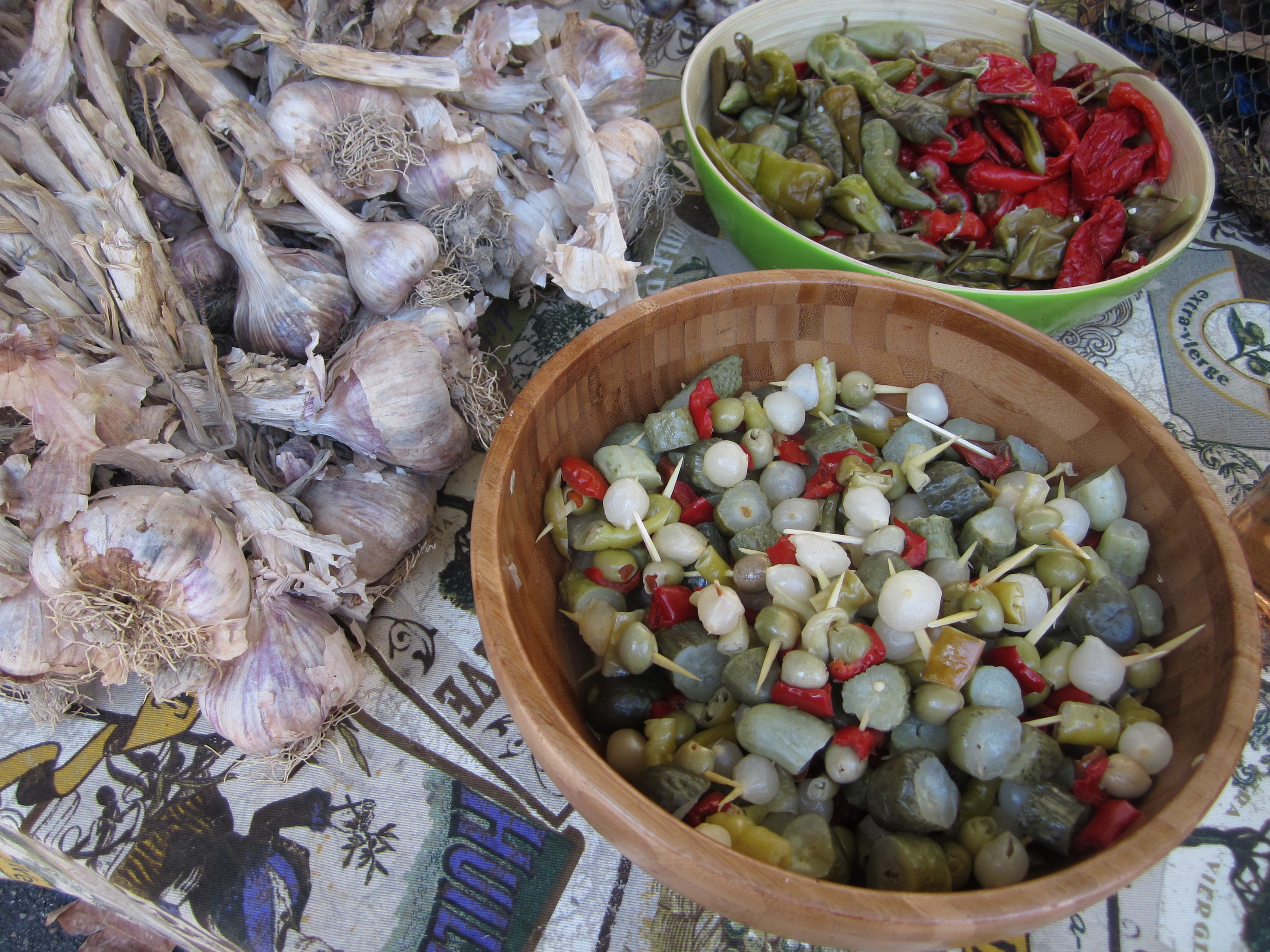 FOOD OLIVES & GARLIC.JPG