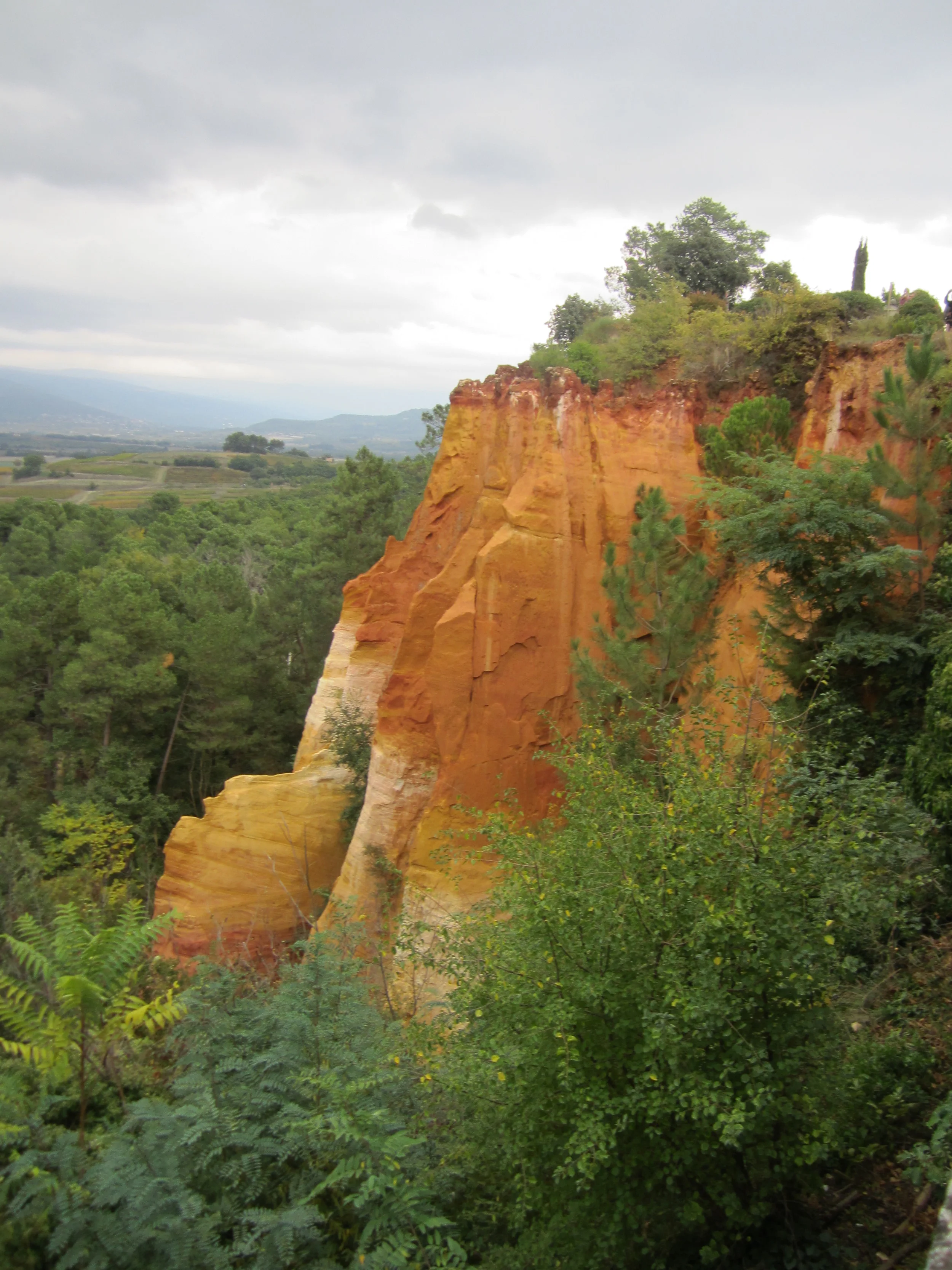 VILLAGE OCHRE (7).JPG