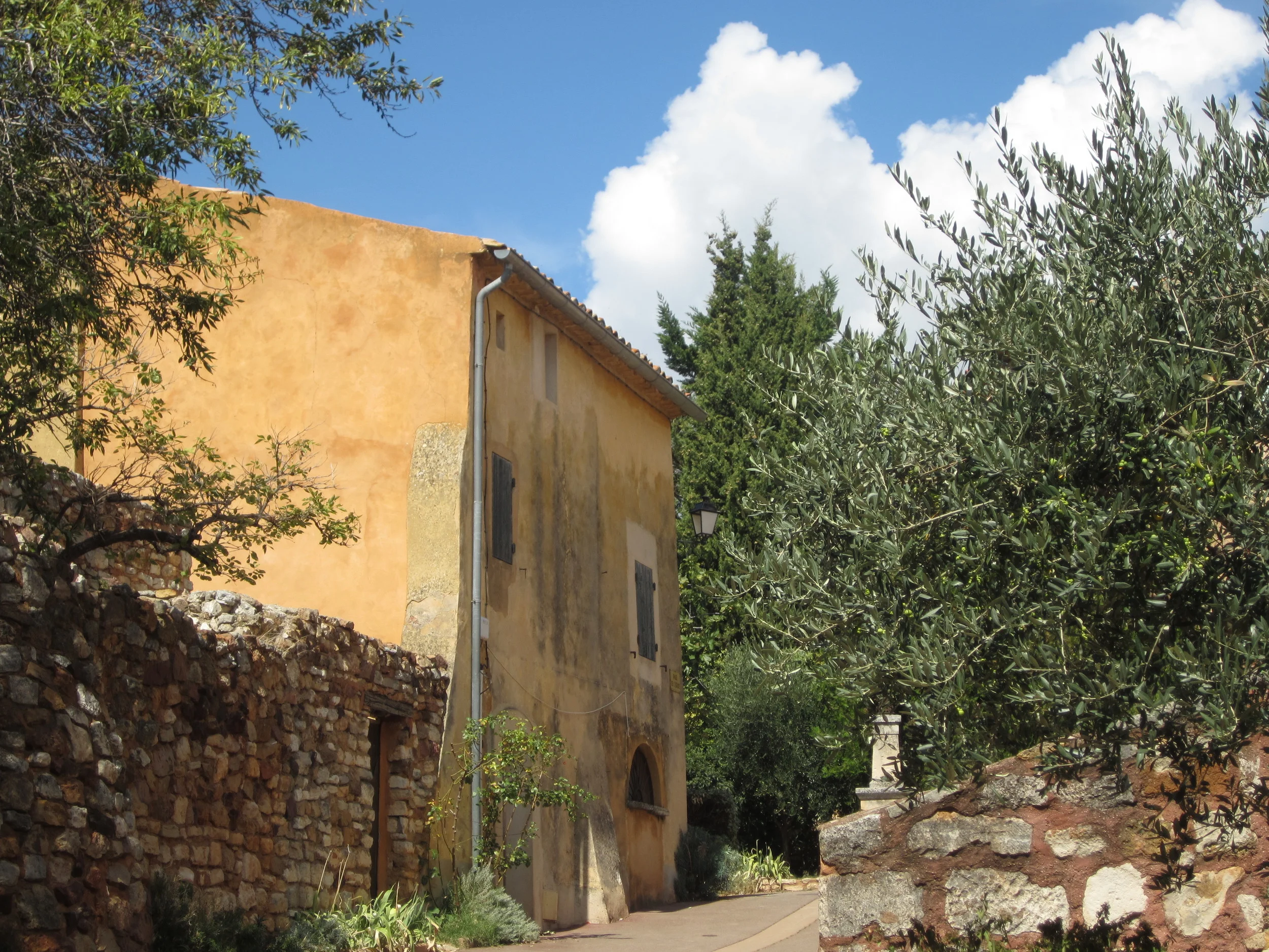 VILLAGE OCHRE (6).JPG