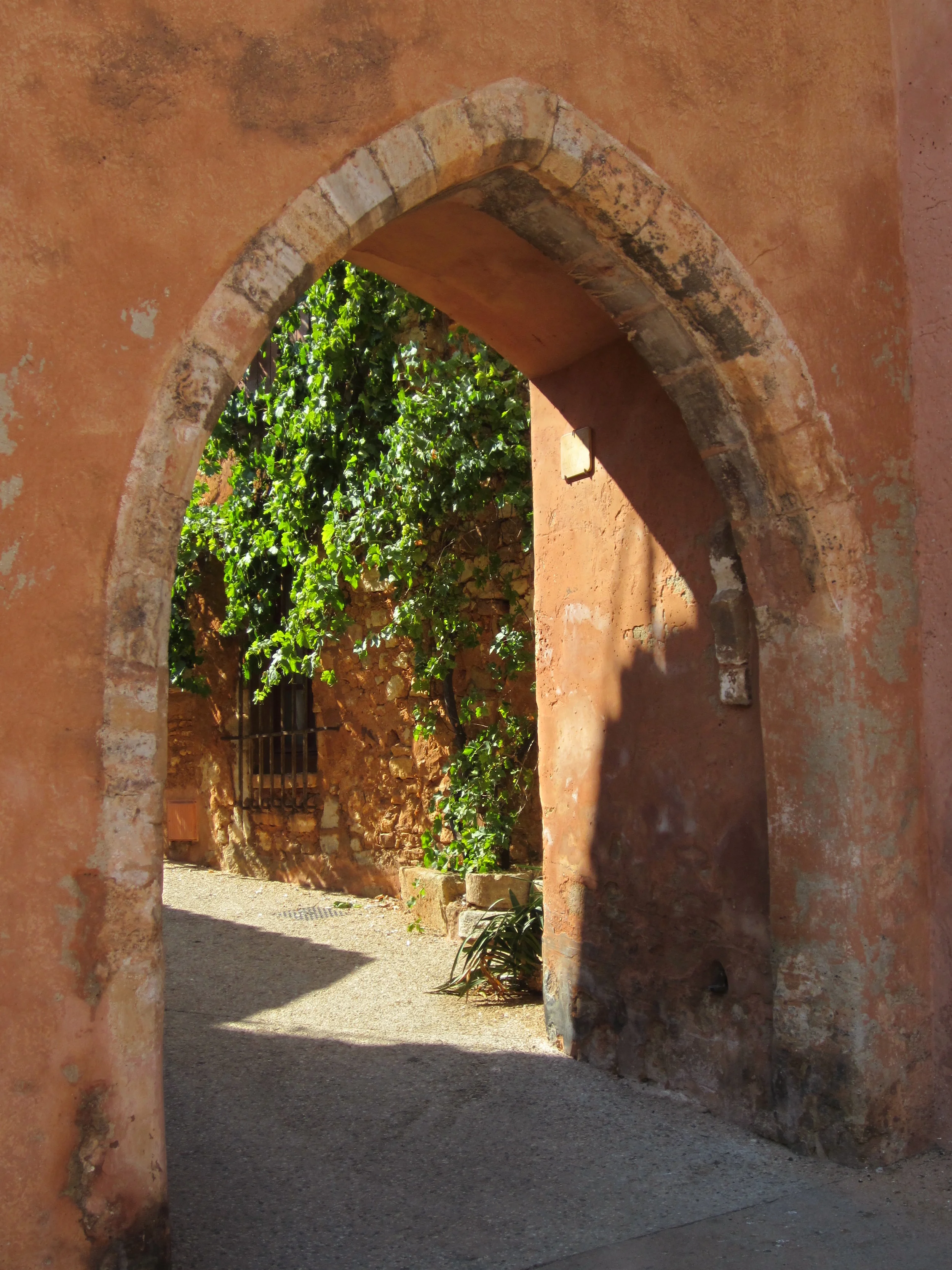 VILLAGE OCHRE (18).JPG