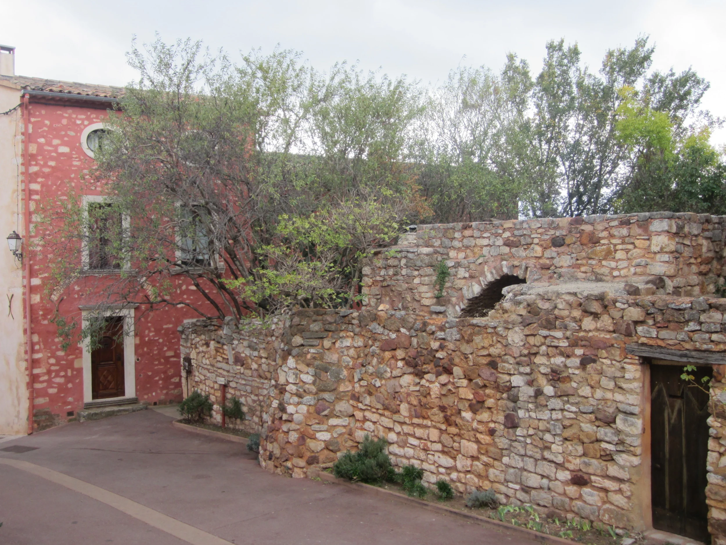 VILLAGE OCHRE (20).JPG