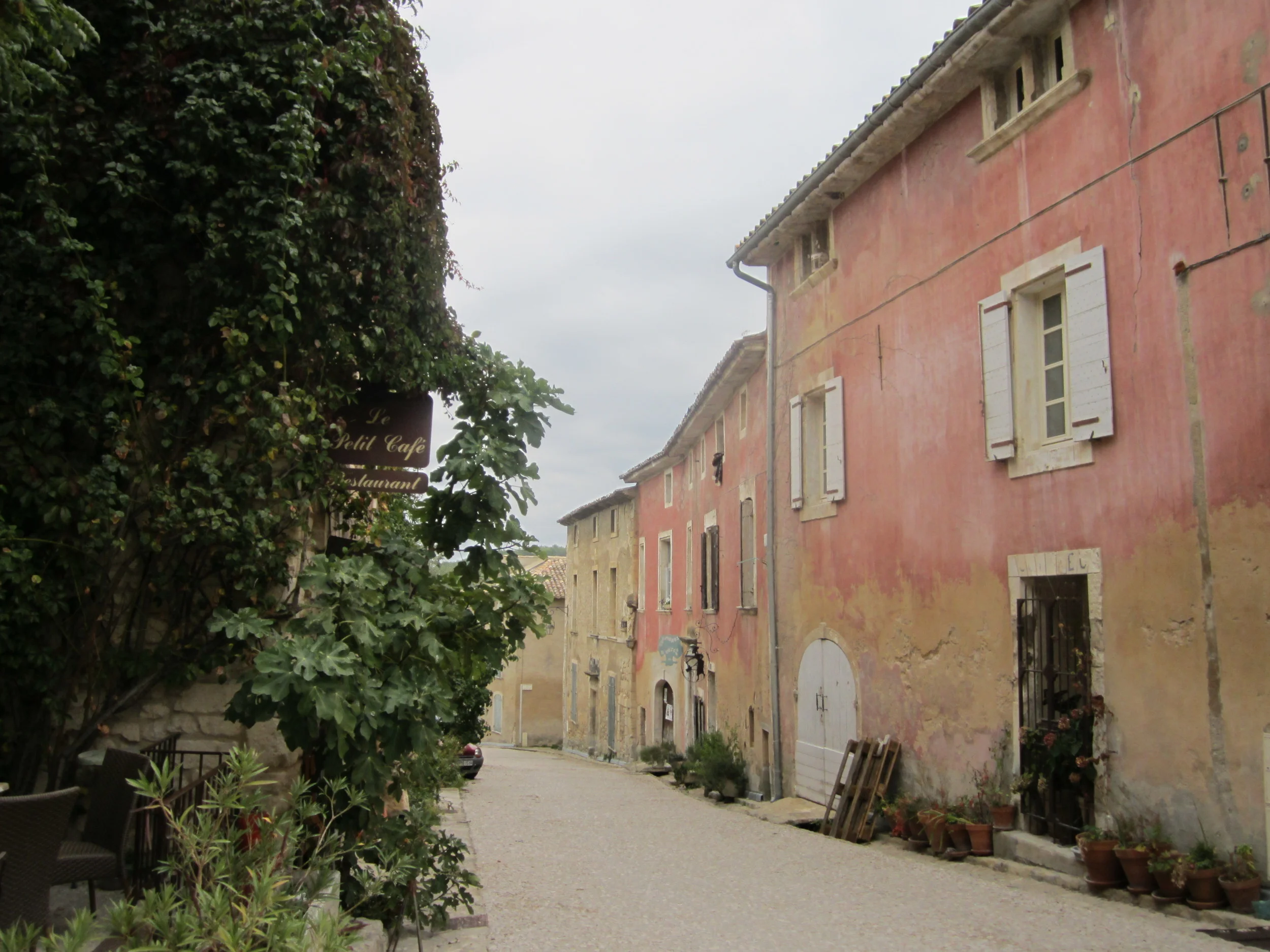 VILLAGE OCHRE (24).JPG