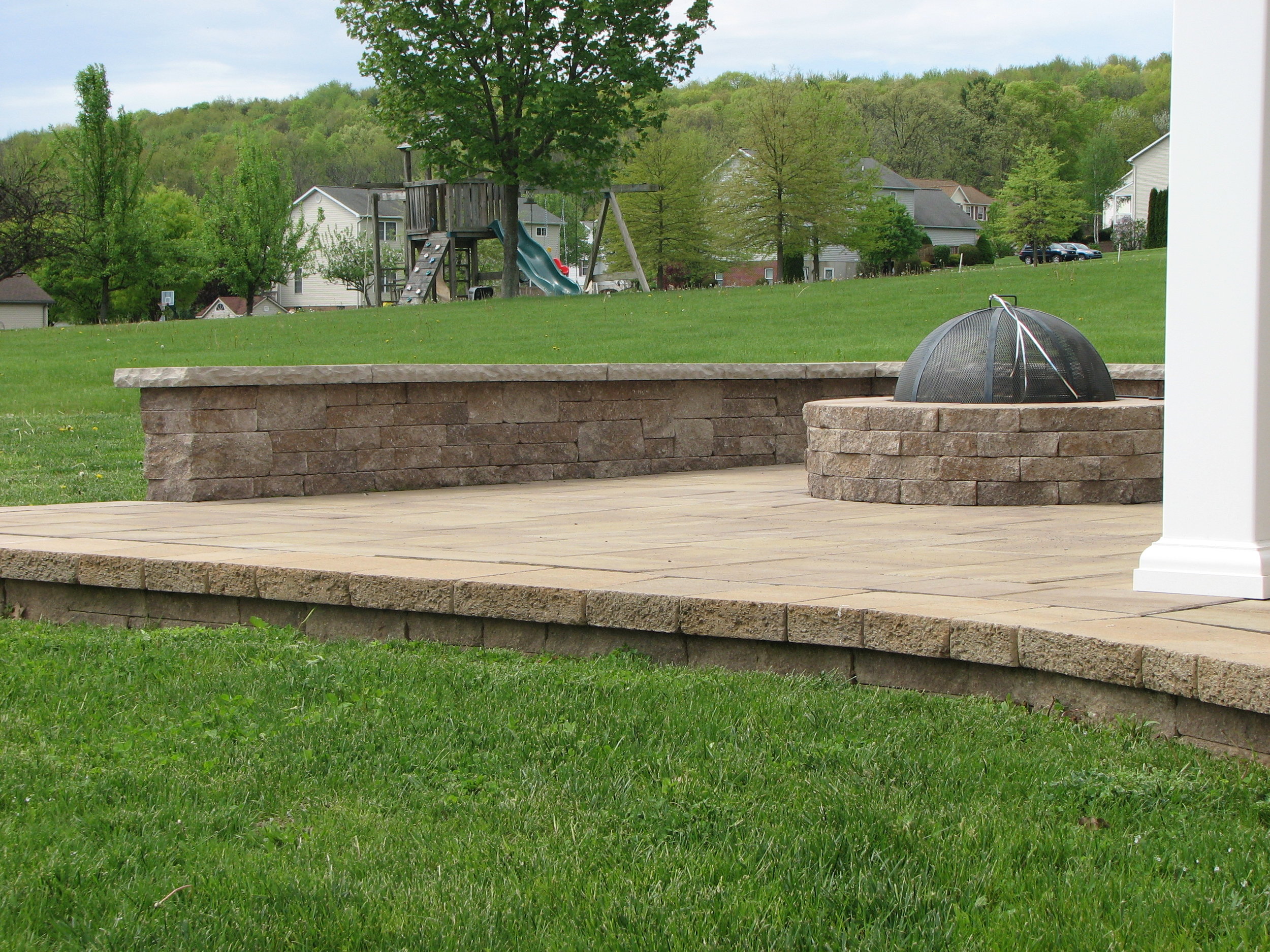 seating wall & fire pit.JPG