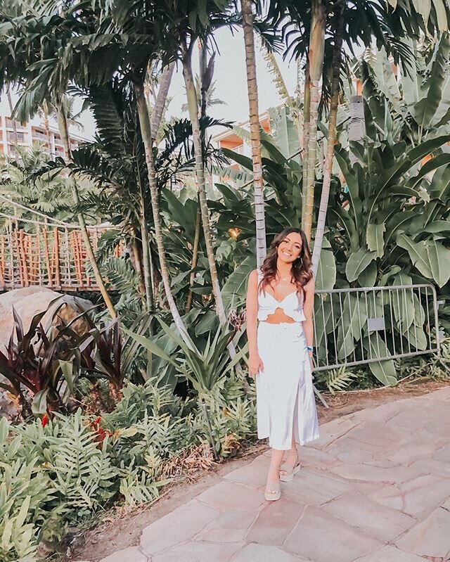 Missing everything about Maui. And impatiently waiting until I can wear this linen two-piece outfit once again.🌴✨💛