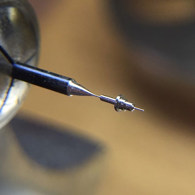 Turned a balance staff by hand in one clamping operation. The overall length was 4.74 millimeters before the pivots were finished with the jacot tool.
.
.
.
.
#watchrestoration #pocketwatch #watchmaking #newyorkstandard #watchmakerslathe