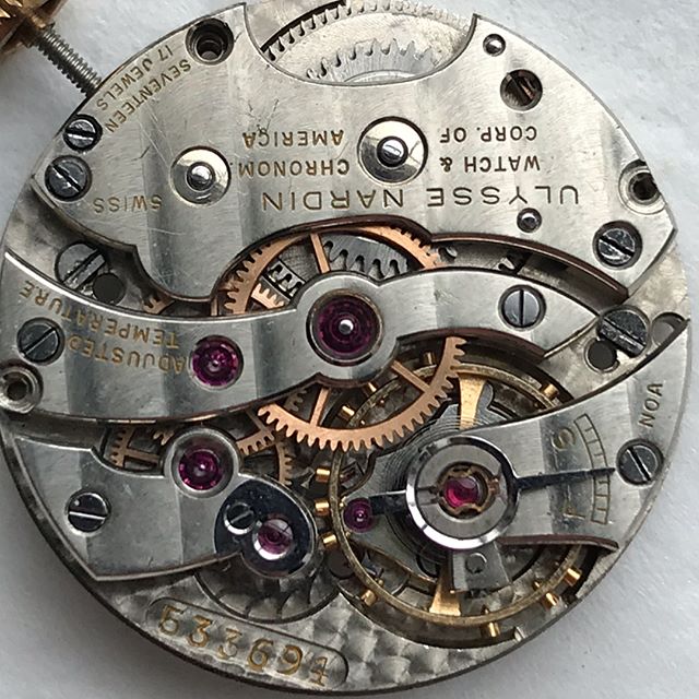 Before and after of the aesthetic restoration of the steel components on this Ulysse Nardin caliber 9 chronometer. @chudsea 
#watchmaking 
#ulyssenardin
#hautehorlogerie
#blackpolishing