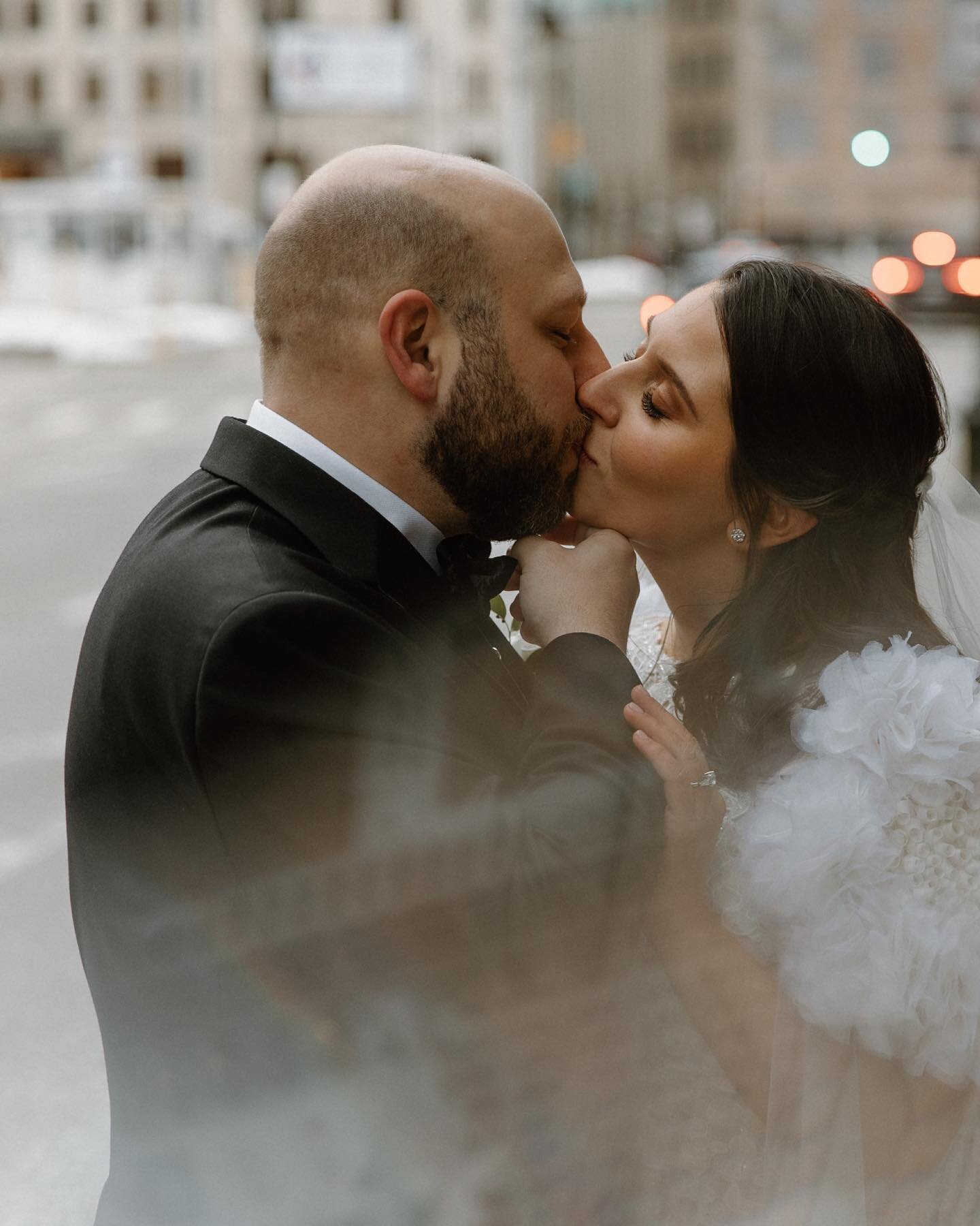 The Gordon&rsquo;s!

.
.
.
.
#fenderphoto #michiganweddingphotographer #detroitwedding #weddetroit #theknot#allthemrealfeels#midwestphotographer #detroitbride #loveauthentic #authenticlovemag #junebugweddings #lifestlephotographer #detroitlifestyleph