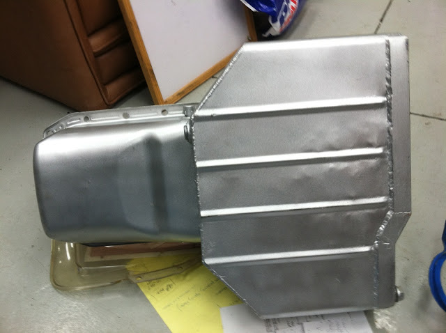 Aviad Road Race wet sump oil pan, 14 quart system capacity.jpg