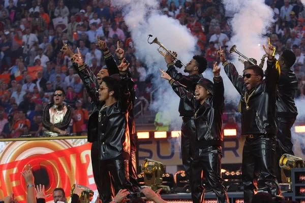 Bruno Mars and crew perform Uptown Funk at the Super Bowl Pepsi Halftime Show.