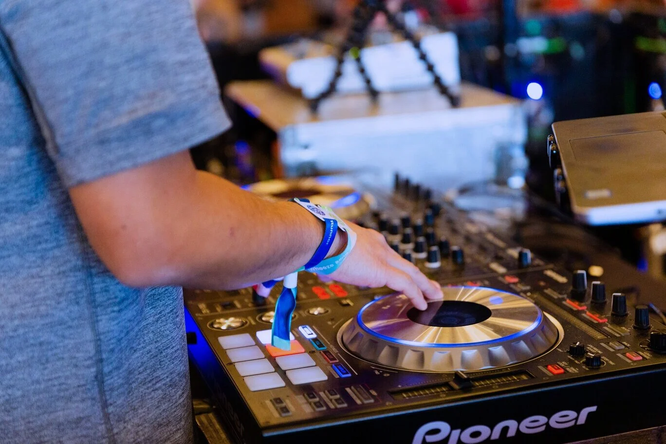 DJ Justin Kanoya at the 2019 Lululemon Seawheeze Store