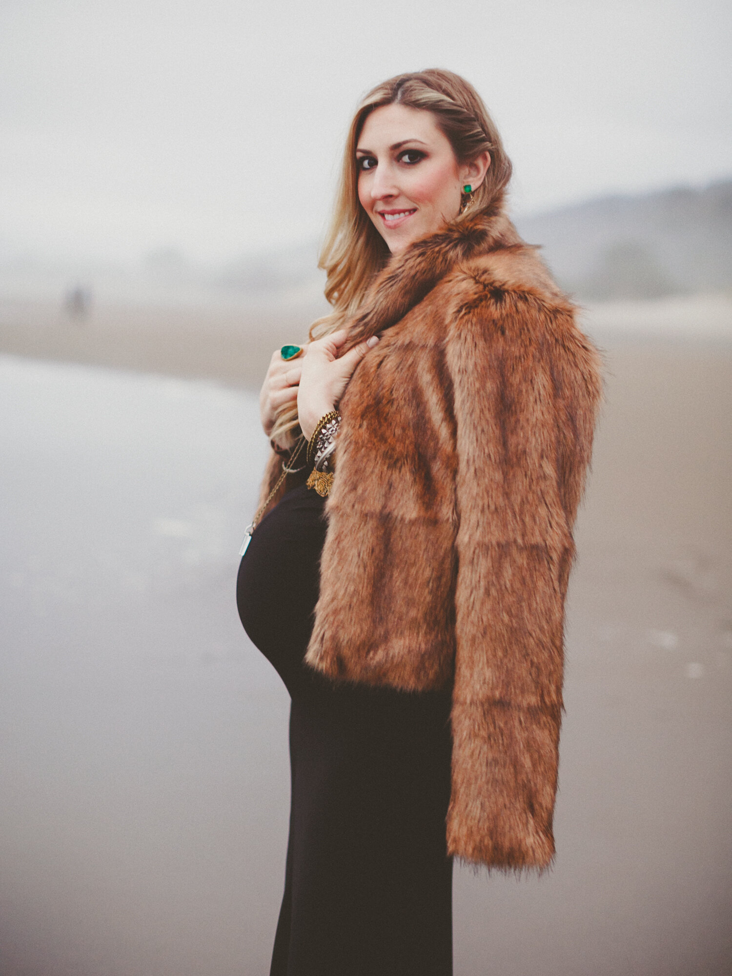 JENNIFER-SKOG-fashion-love-story-california-woods-beach-maternity-pregnancy-photography-portrait-fur-floral-wrap-lindsay-skog-0029.jpg