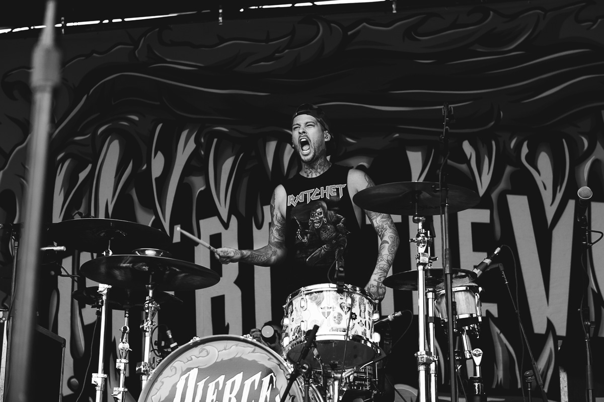 Pierce_The_Veil_Auburn_Warped_Tour_Nguyen_Tim-3.jpg