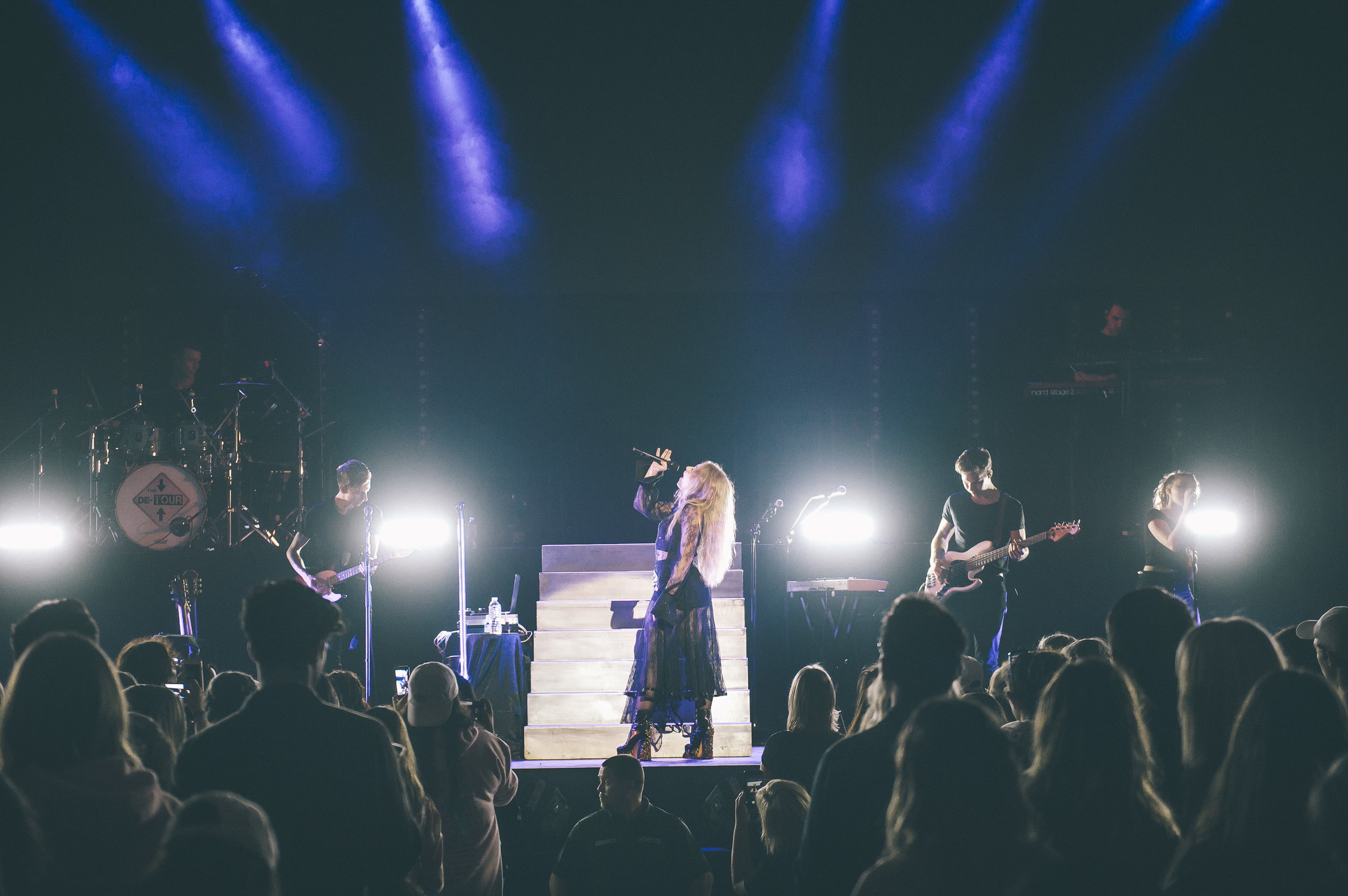 1_Sabrina_Carpenter-Vogue_Theatre-20170706-Timothy_Nguyen (7 of 19).jpg