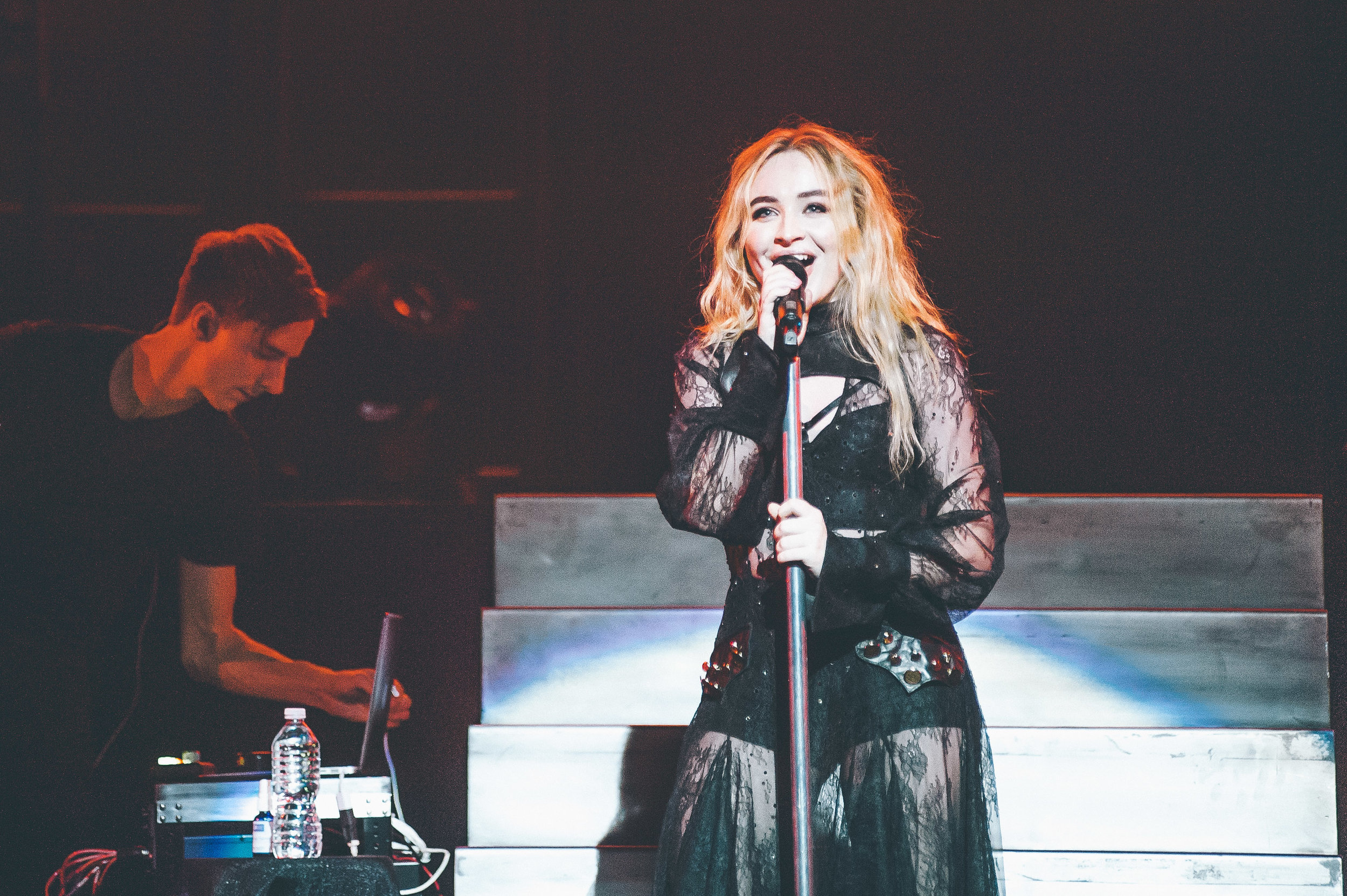 1_Sabrina_Carpenter-Vogue_Theatre-20170706-Timothy_Nguyen (9 of 19).jpg