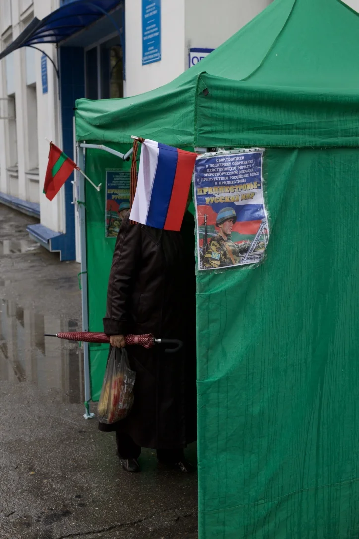 A recruitment booth for the continuation of the present peacekeeping operations and the Russian Army's continued presence in the region. 