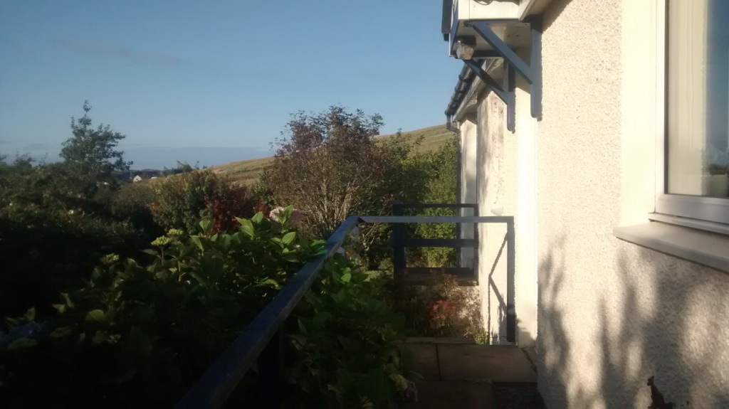 Cottage front looking north.jpg