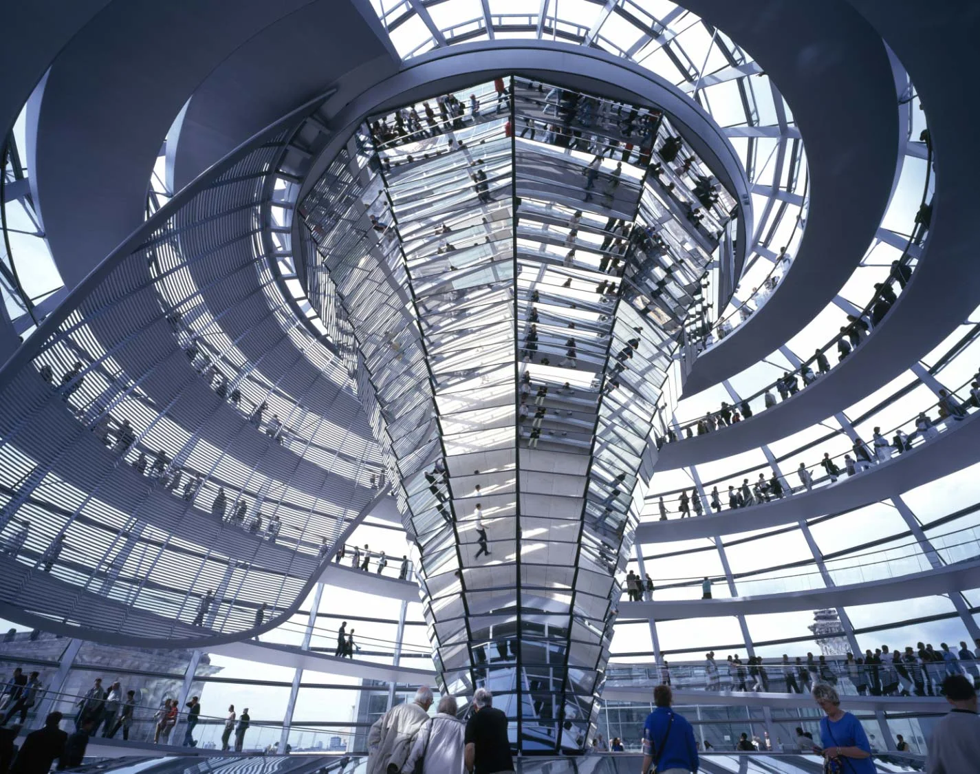 Foster's Neue Kuppel Interior