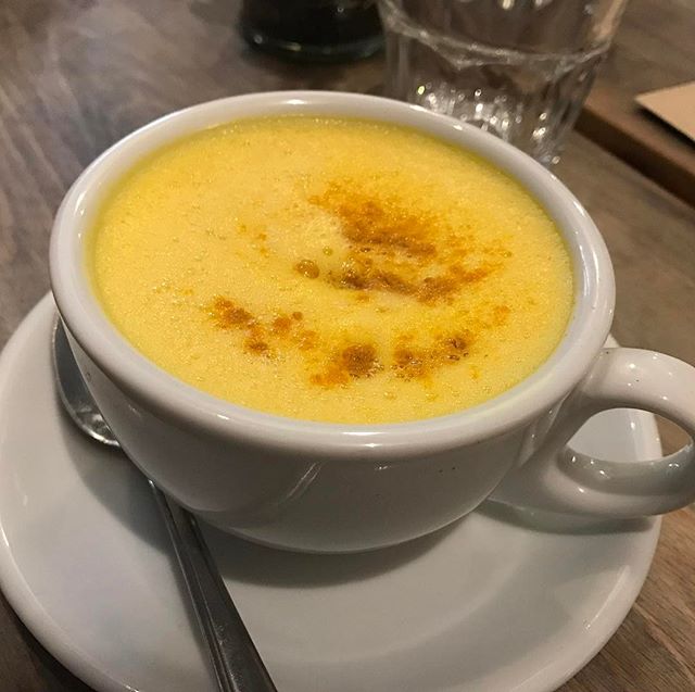 Ginger and turmeric lattes may be my new favourite thing ☕️