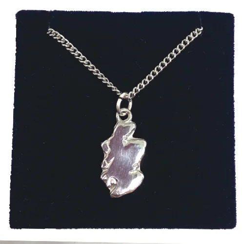 scotland-map-pendant-close-brave-scottish-gifts.jpg