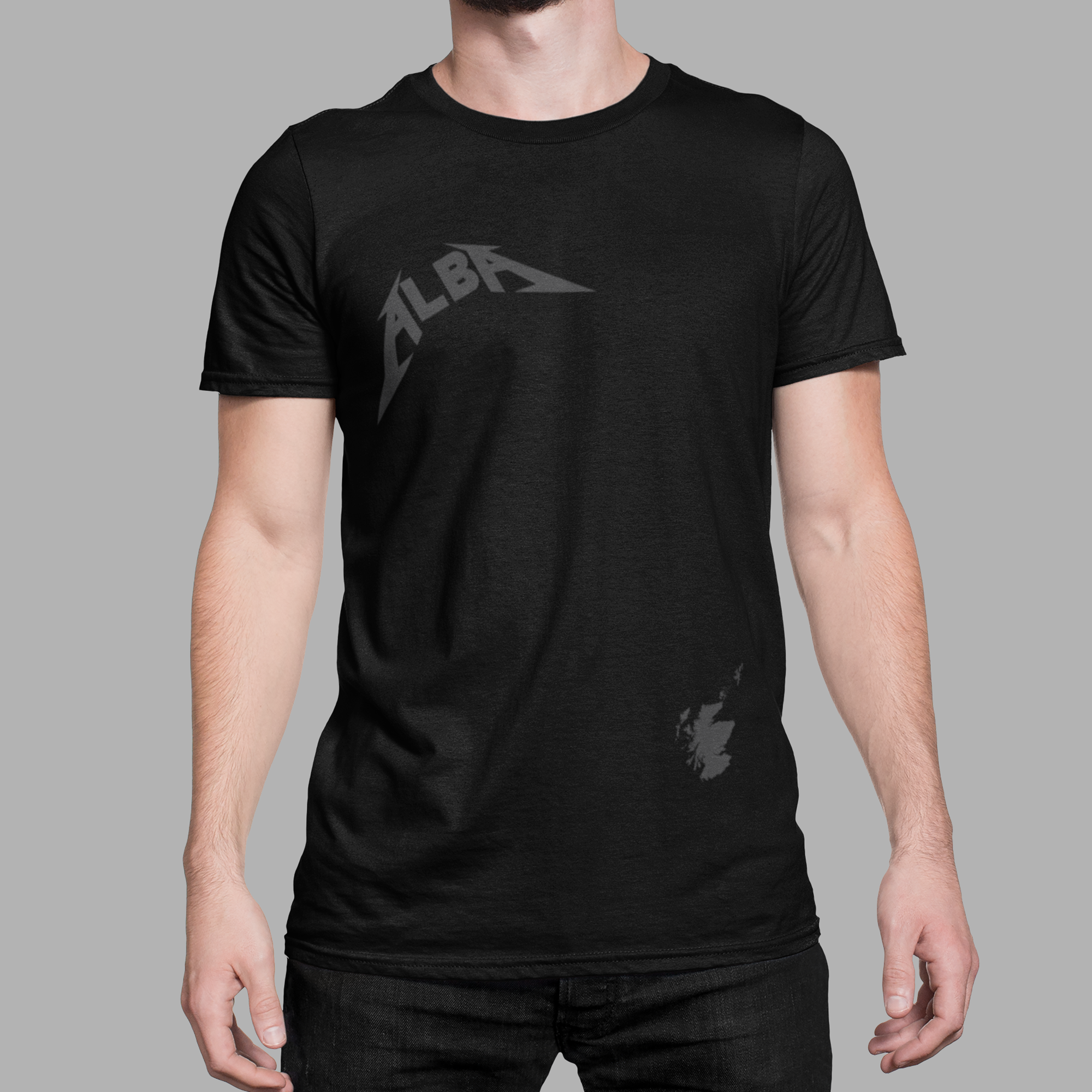 clàr-dubh-tshirt-brave-scottish-gifts-model.png