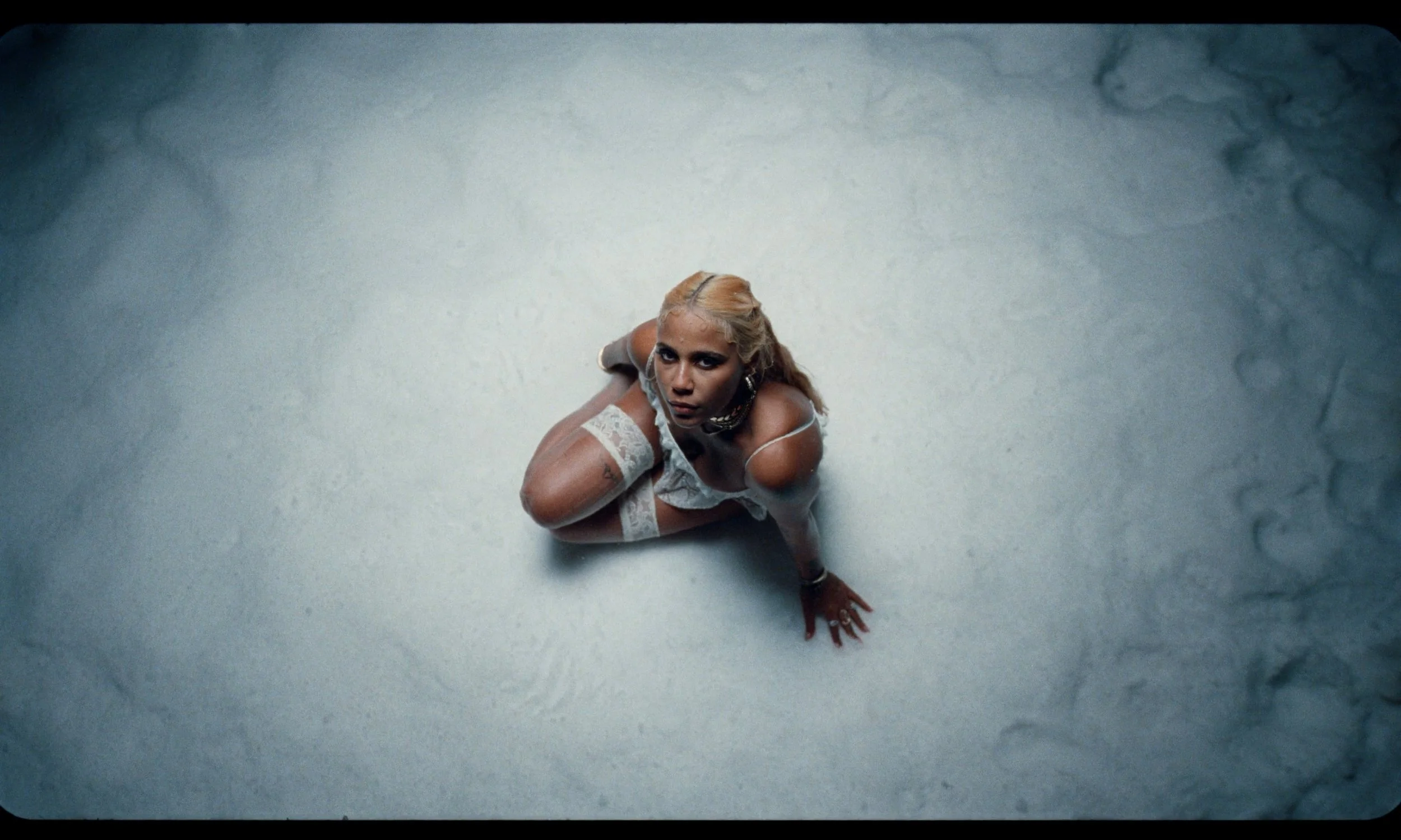 Tokisha - Perreo Llorando.00_00_18_20.Still161.jpg