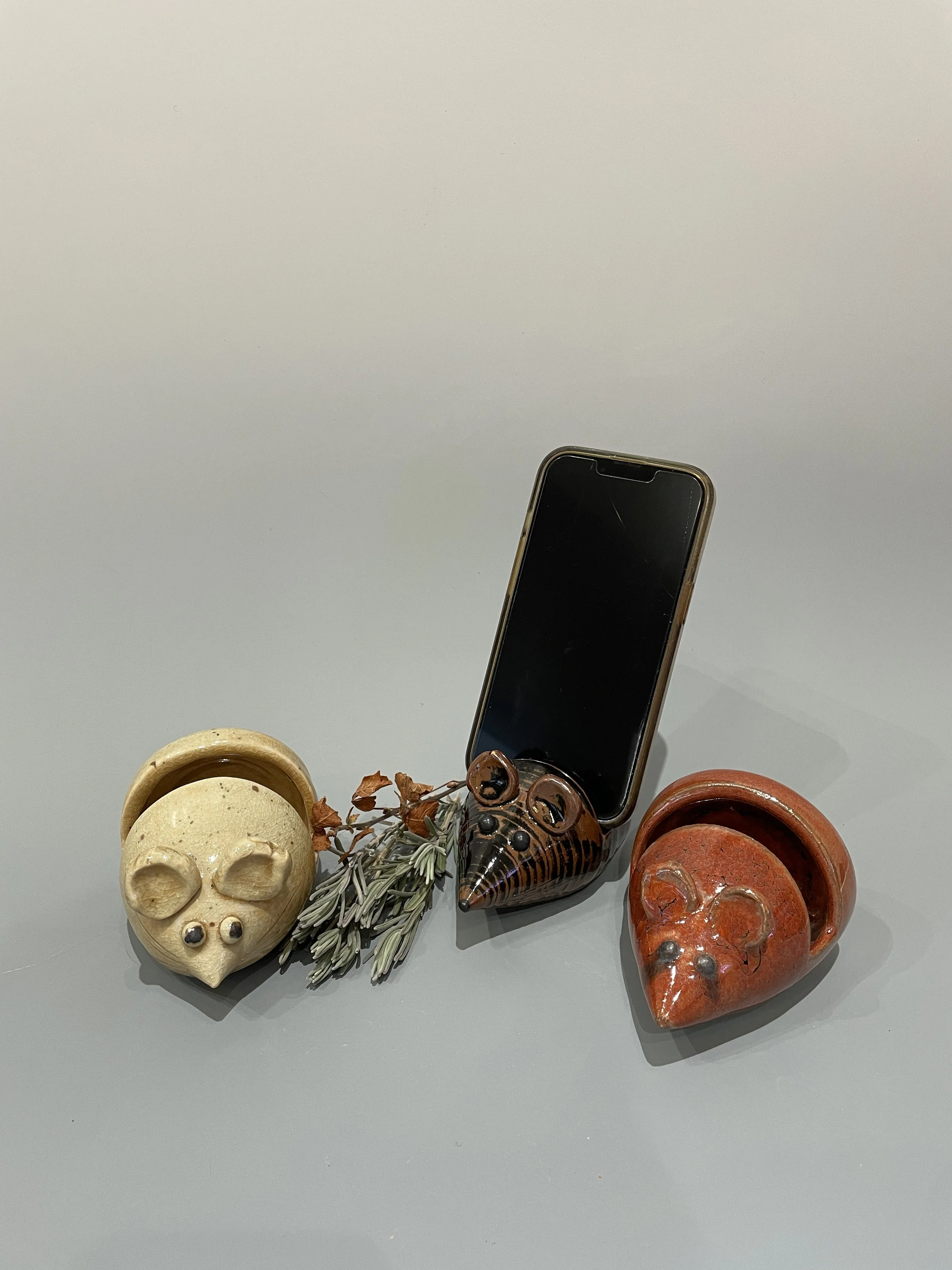 MOUSE CELLPHONE HOLDER