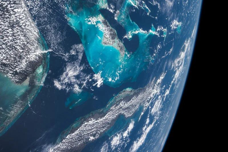 Turquoise Caribbean coral reefs &amp; The Bahamas