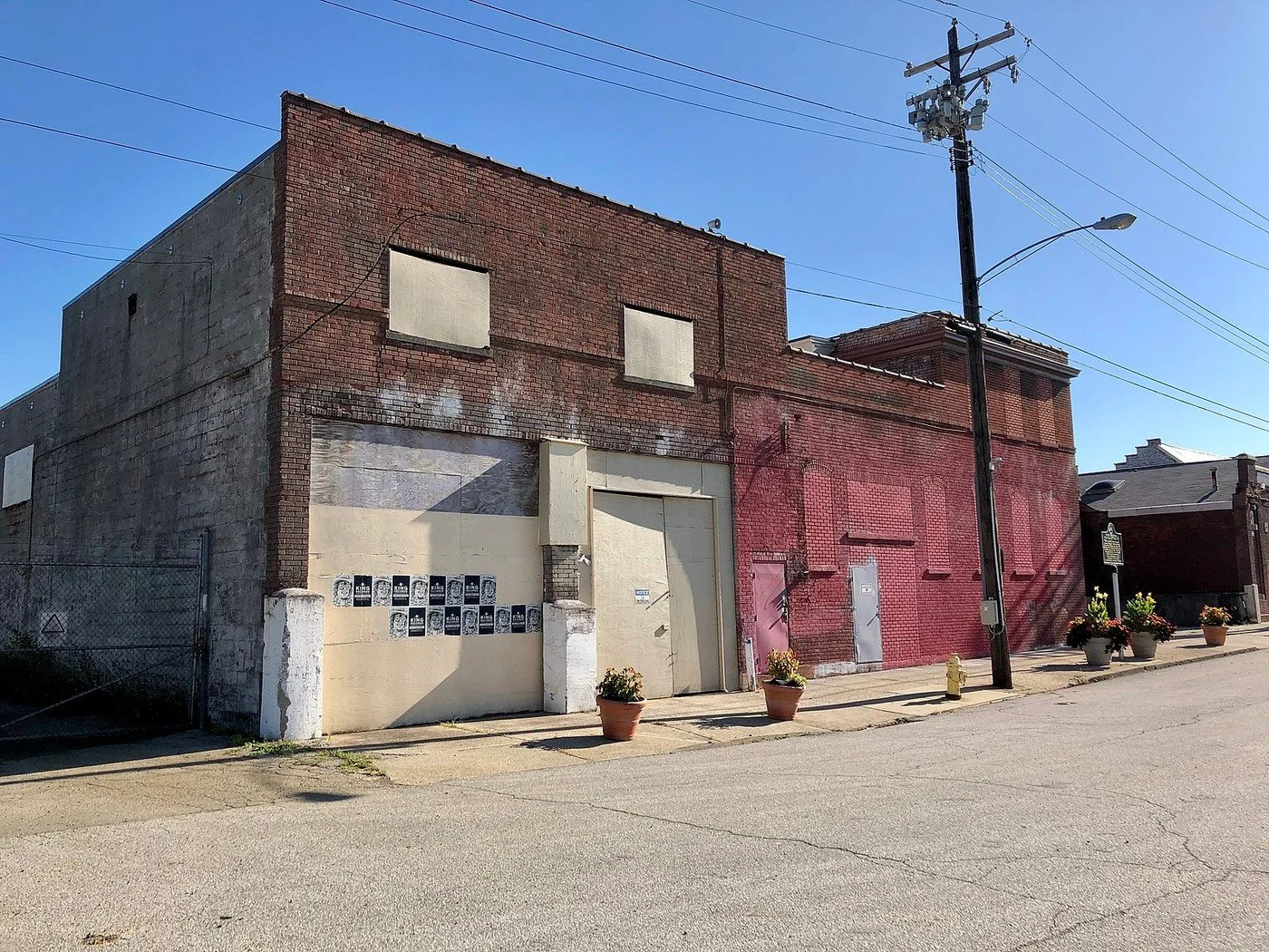 large_6990_1600px-King_Records_Building,_Evanston,_Cincinnati,_OH_-_48638919408.jpg