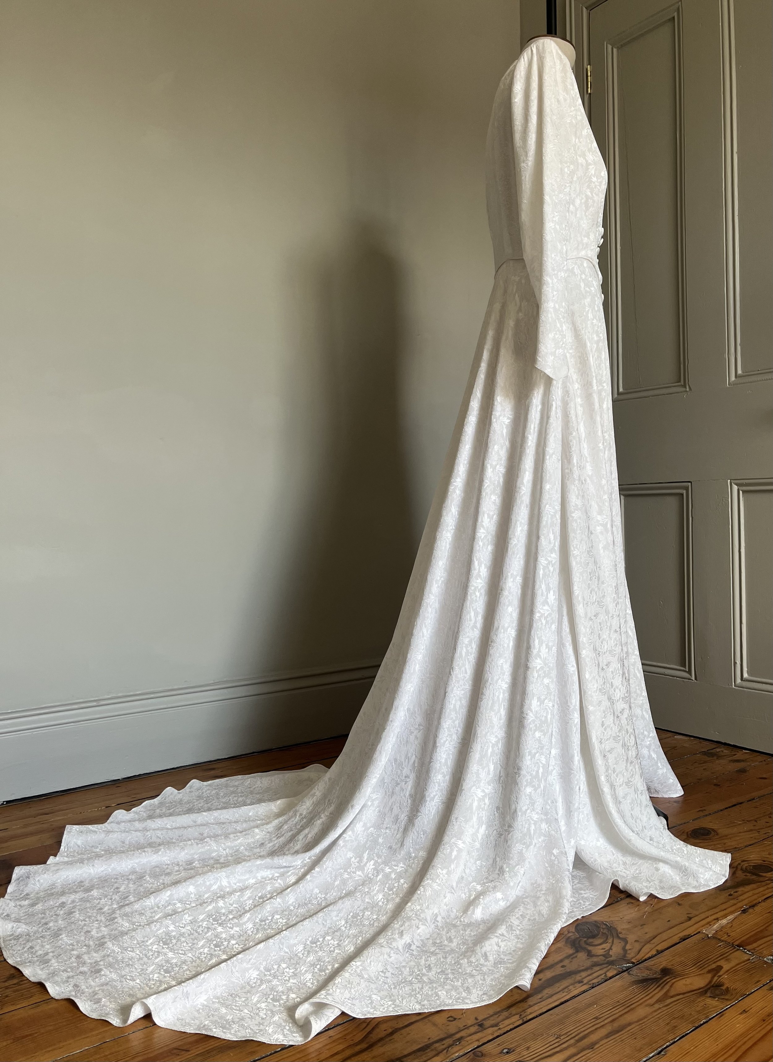RESTORING A 1940S WEDDING DRESS
