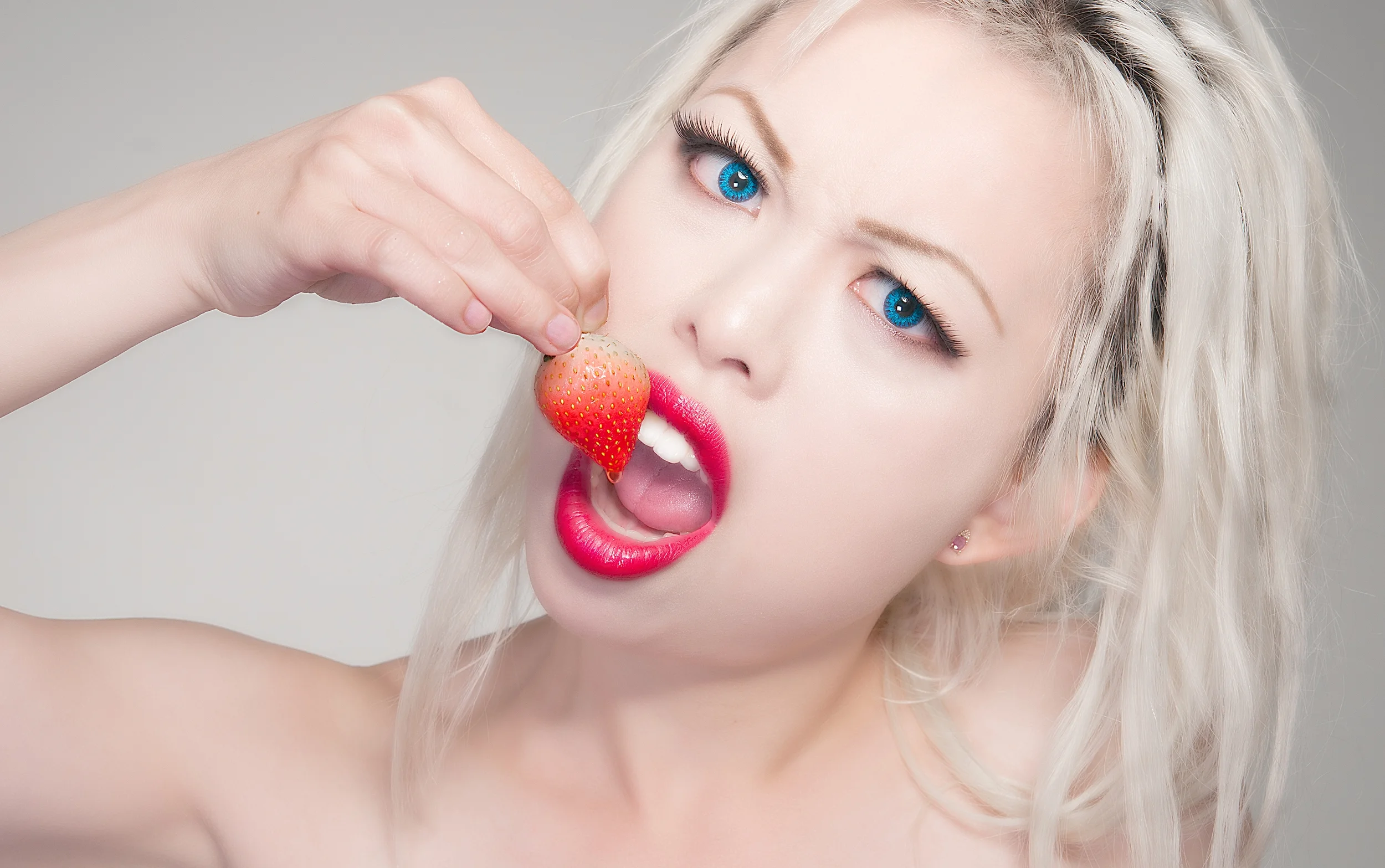 YanFung-Strawberry_Portraite_Final.jpg