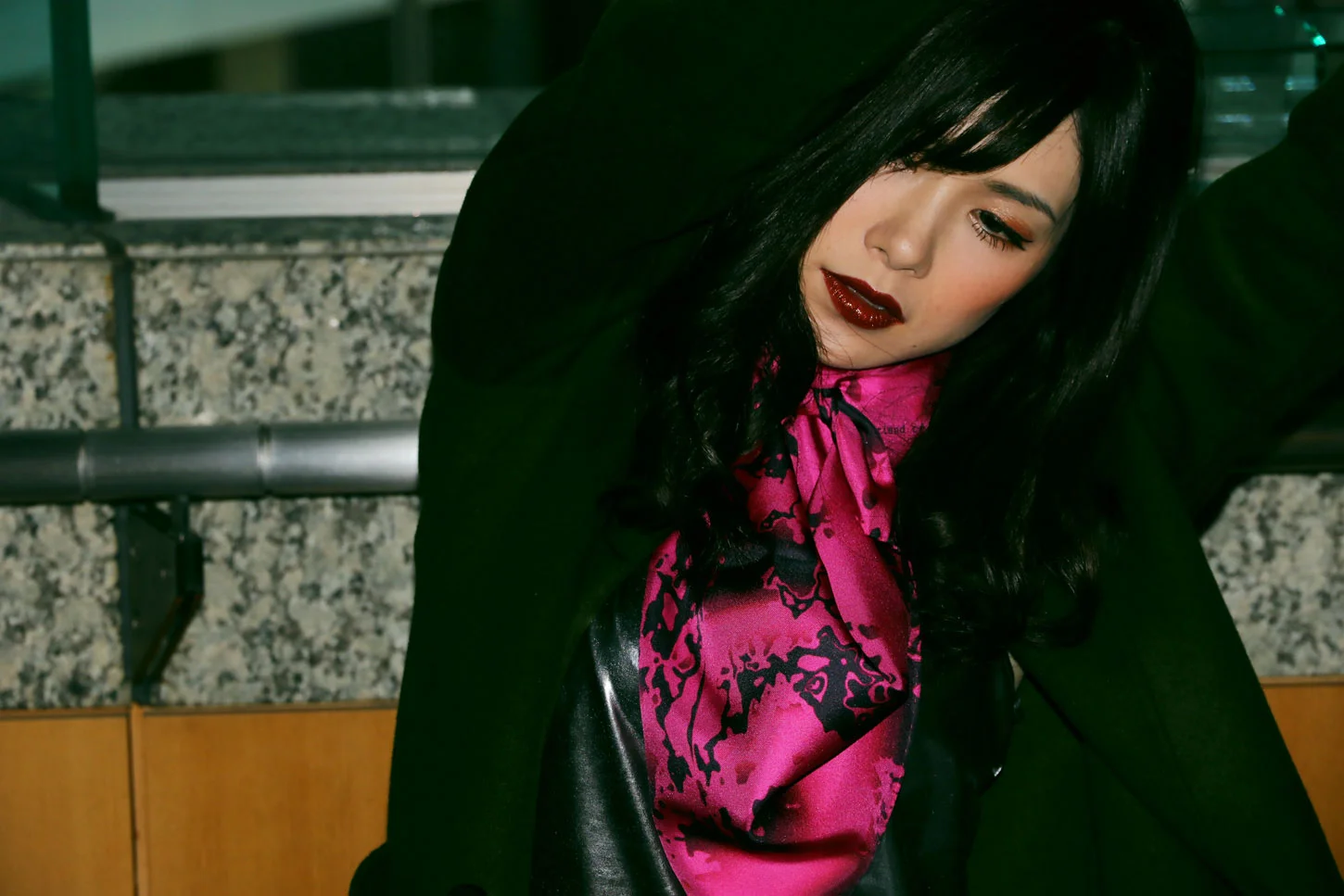 Buy luxury silk scarf for women online from a friend of mine. Made in Japan. 贅沢なシルクスカーフ 女性への贈り物.
