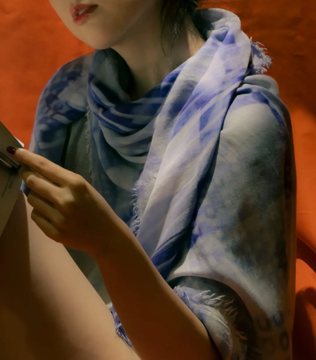 法式大方巾的場合, 放著 @portisheadofficial , 翻著@musemag , 還有偶爾清脆的話語 🍷

Blended silk scarf &quot;Brise&quot; from a friend of mine 

Find Your Own Scarf ➡➡➡ Link in the profile

找到妳的絲巾 ➡➡➡ 點擊首頁連結

#artdirection #法式絲巾 #fromafriendofmine

*

*

*

*

*

*

#scar